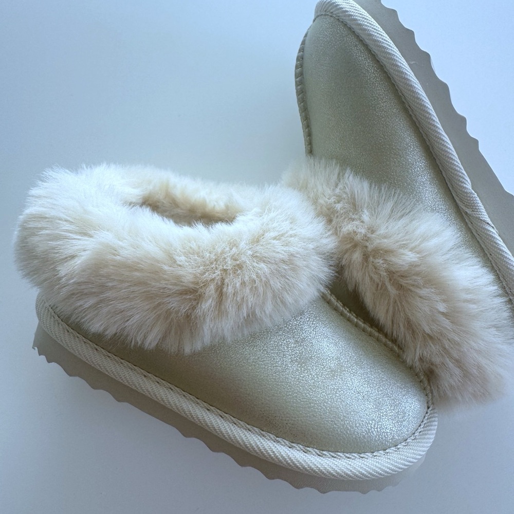 Cat and Jack Toddler Girls Channing Clog Slippers Gold - Picture 2 of 8